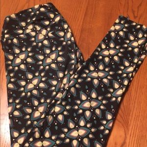 ✨$5 Bargain✨ OS LuLaRoe Geometric Flower Leggings